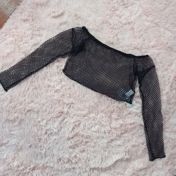 ❣️Off shoulder fishnet crop top! Versitile goth wear Looks great w/ MANY items - Picture 2 of 5